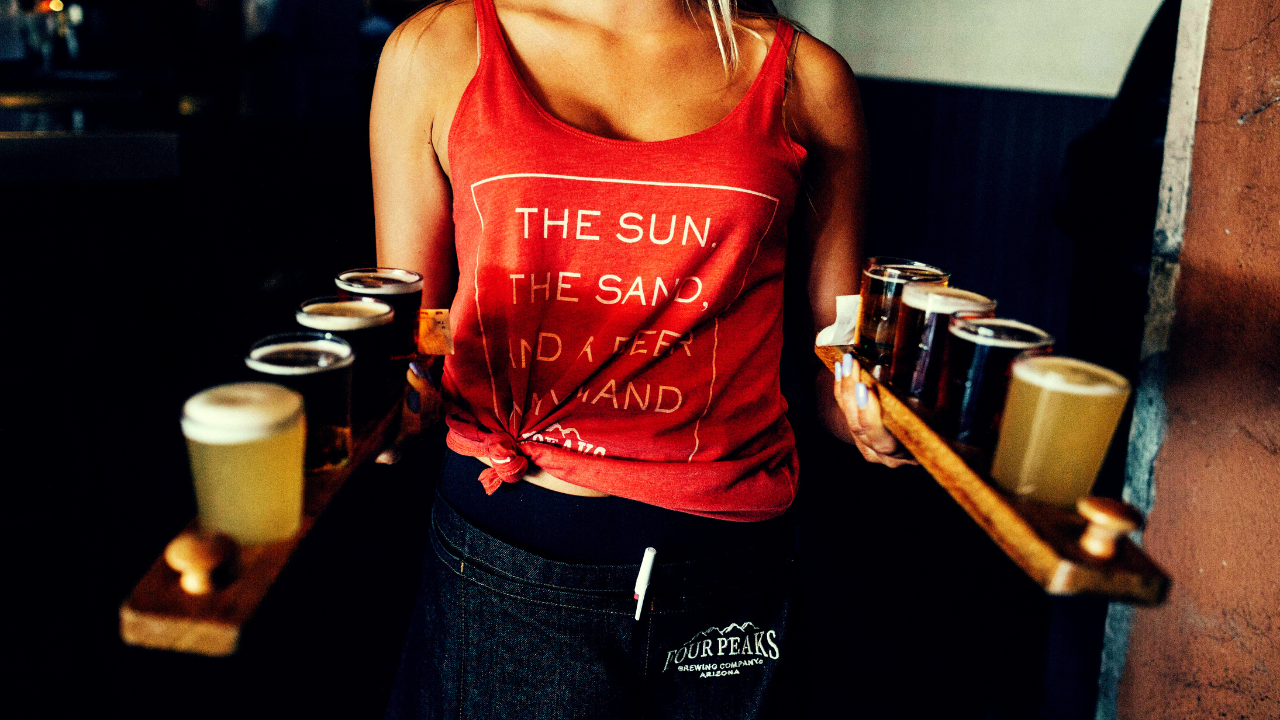 waitress (1).png